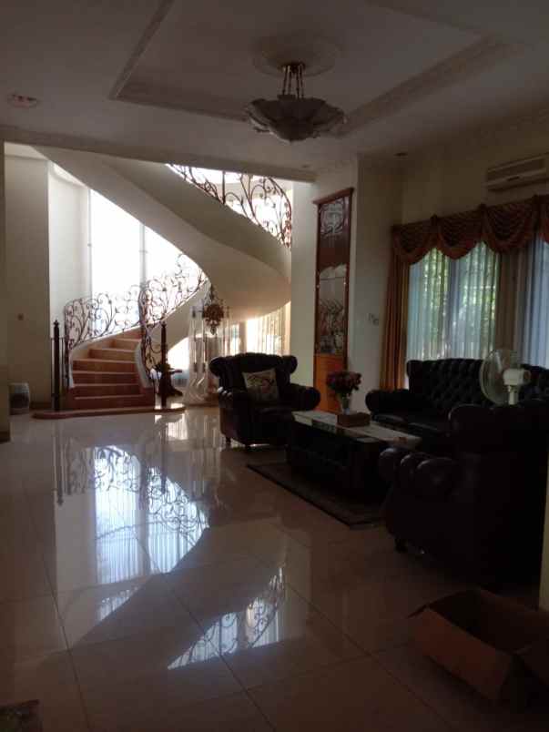 dijual rumah kutisari