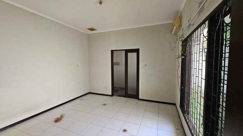 dijual rumah lantai 2 lokasi seminyak bali