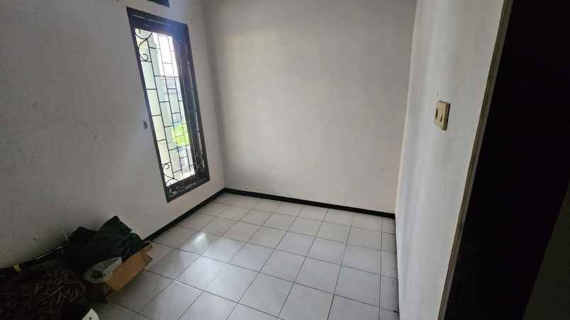 dijual rumah lantai 2 lokasi seminyak bali