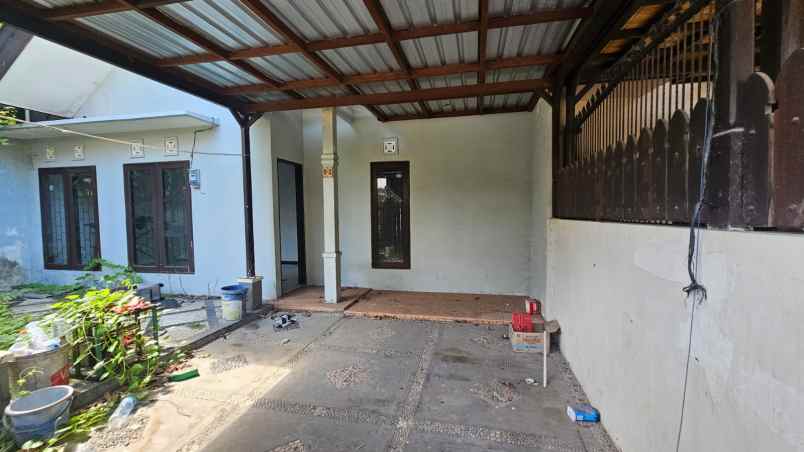 dijual rumah lantai 2 lokasi seminyak bali