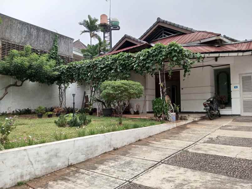 dijual rumah lapangan hijau