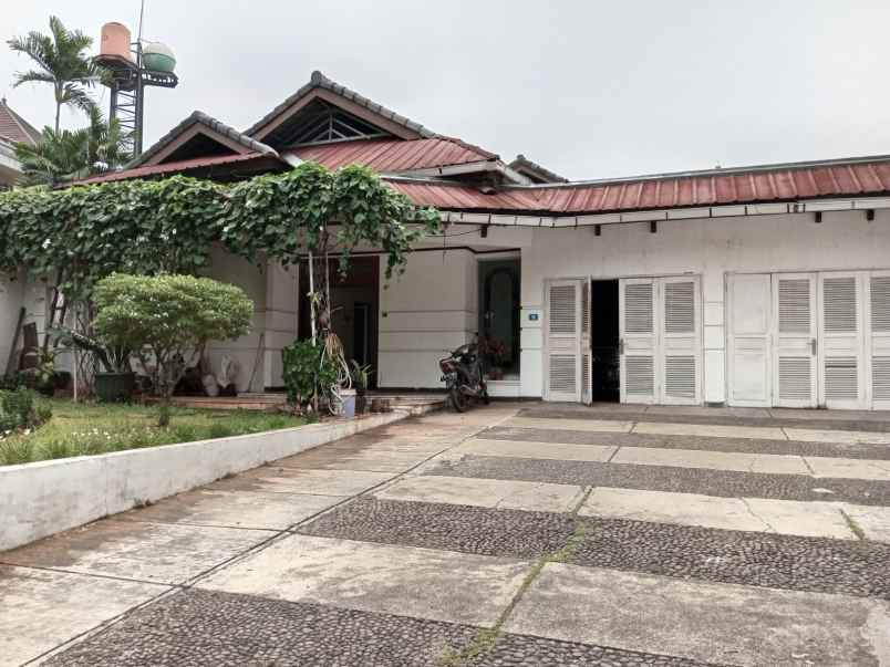 dijual rumah lapangan hijau