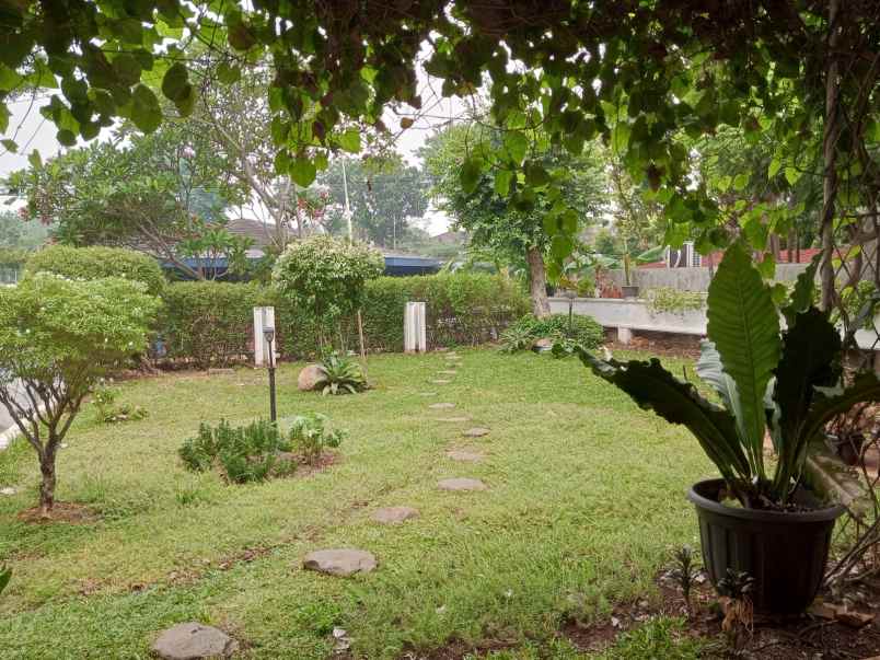 dijual rumah lapangan hijau