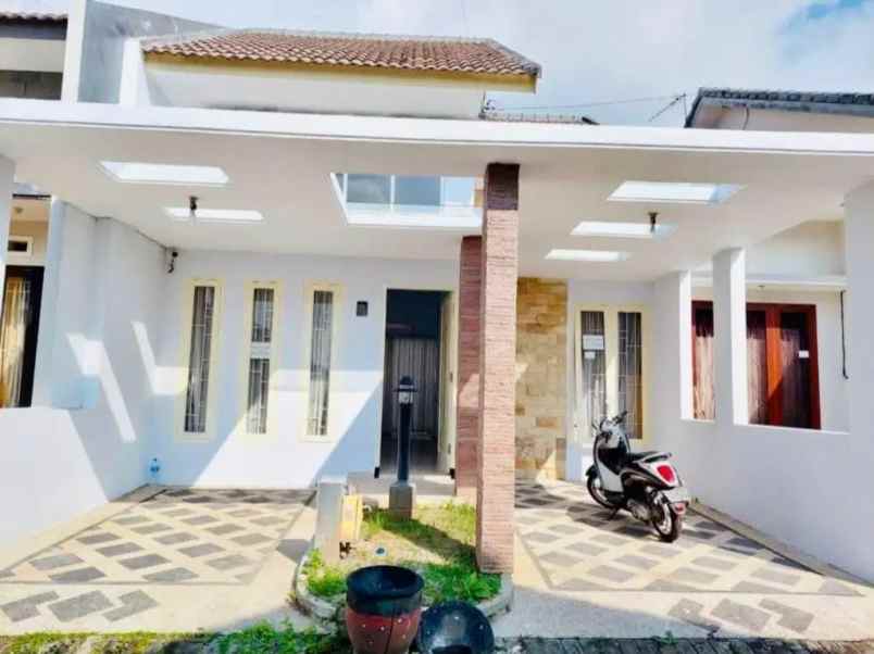 dijual rumah lokasi perumahan saxofone kota malang