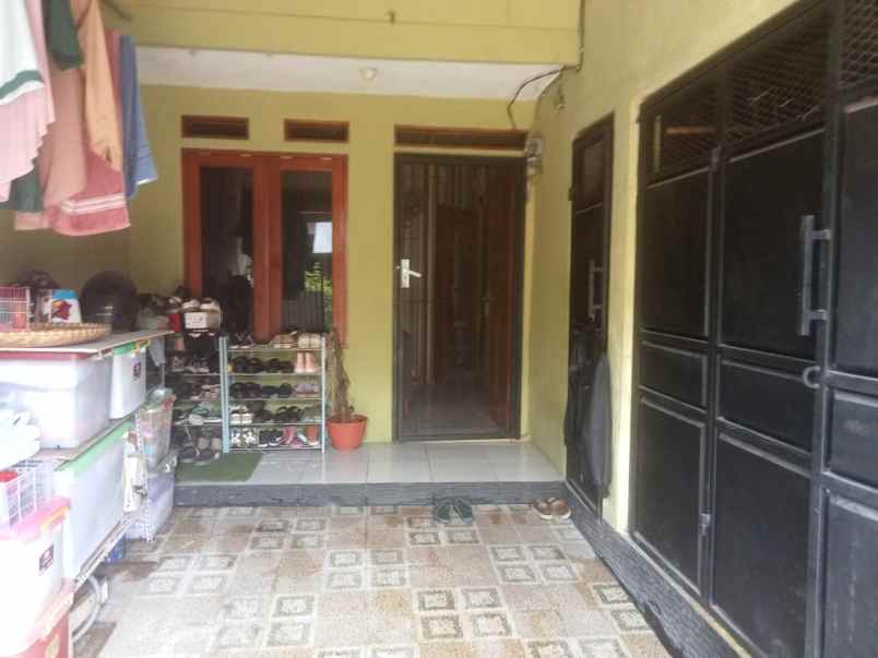 dijual rumah lokasi strategis di kawasan sawangan