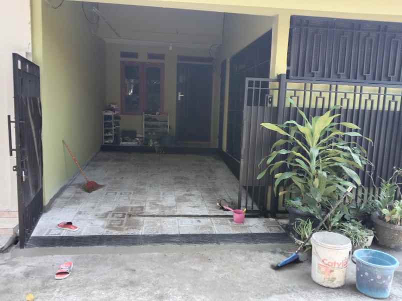 dijual rumah lokasi strategis di kawasan sawangan