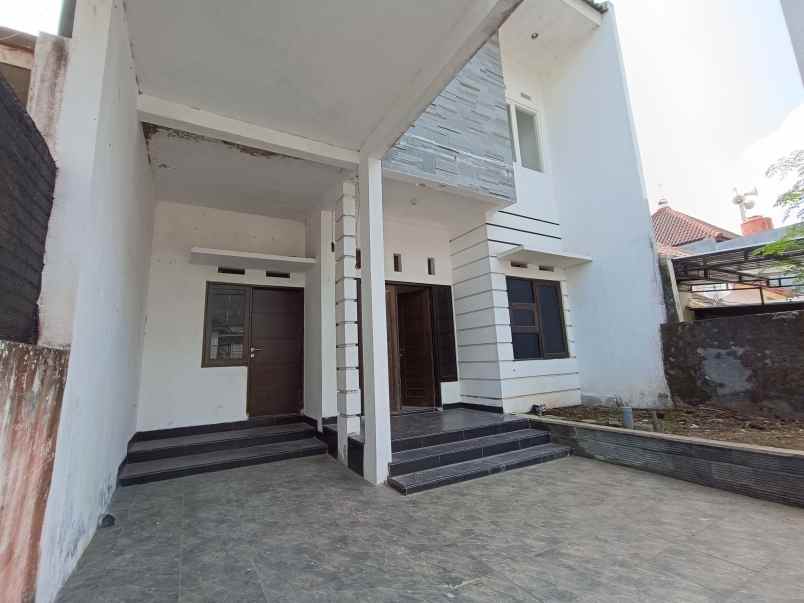 dijual rumah lokasi villa bukit tidar kota malang