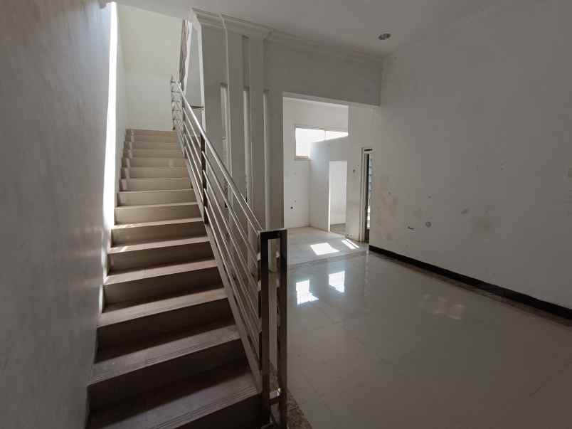 dijual rumah lokasi villa bukit tidar kota malang