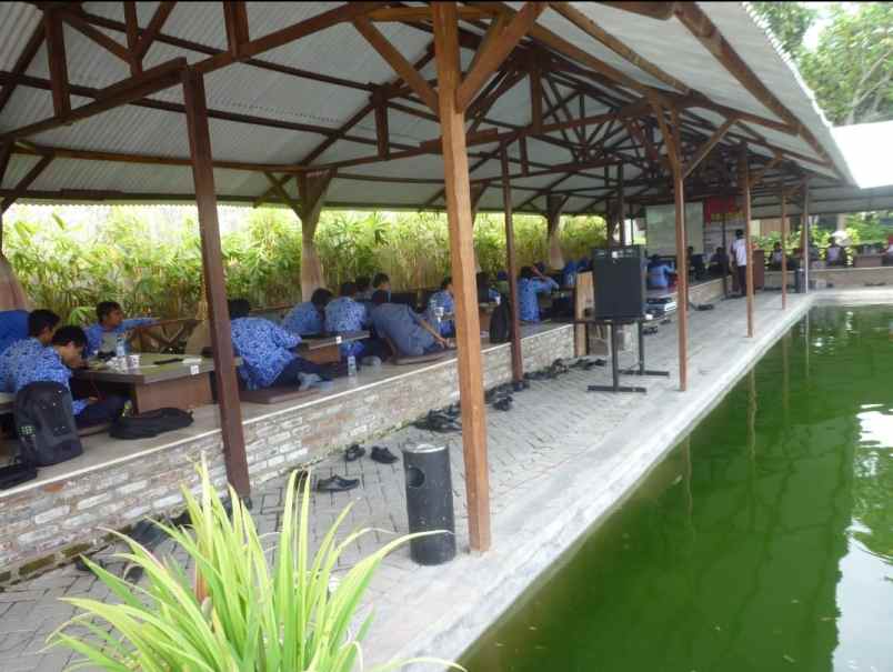 dijual rumah makan dan kolam pancing