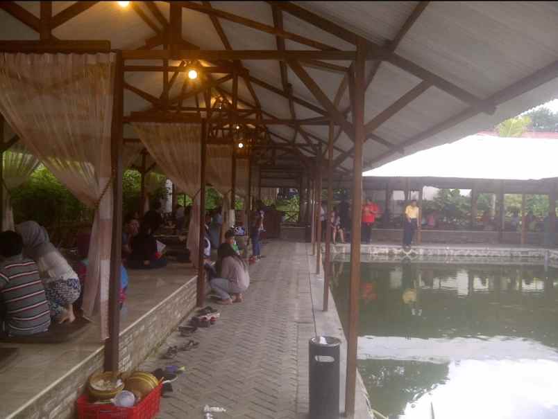 dijual rumah makan dan kolam pancing