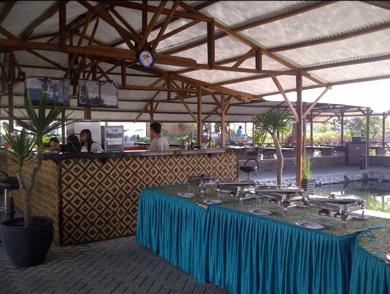 dijual rumah makan dan kolam pancing