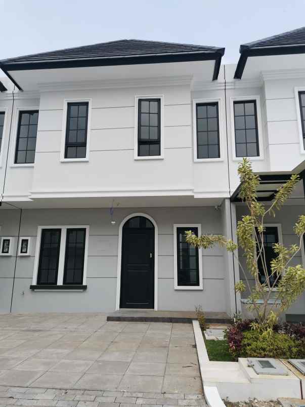 dijual rumah mansion nine