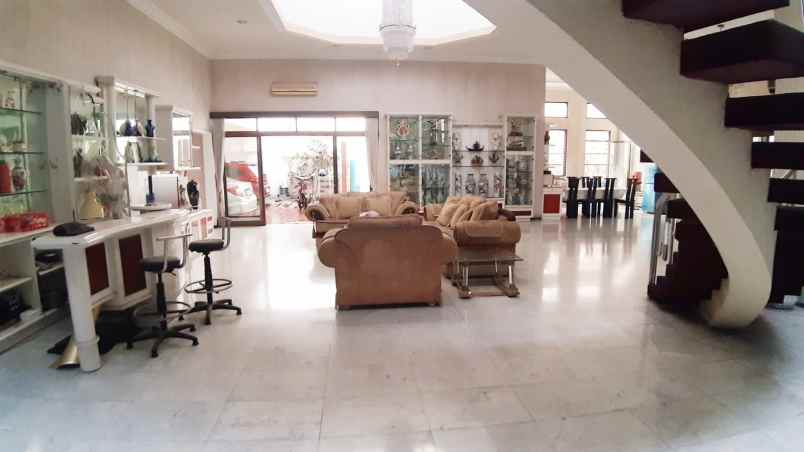 dijual rumah manyar kertoarjo