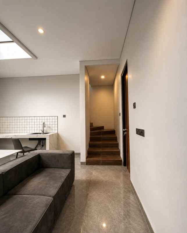 dijual rumah mewah dekat uii
