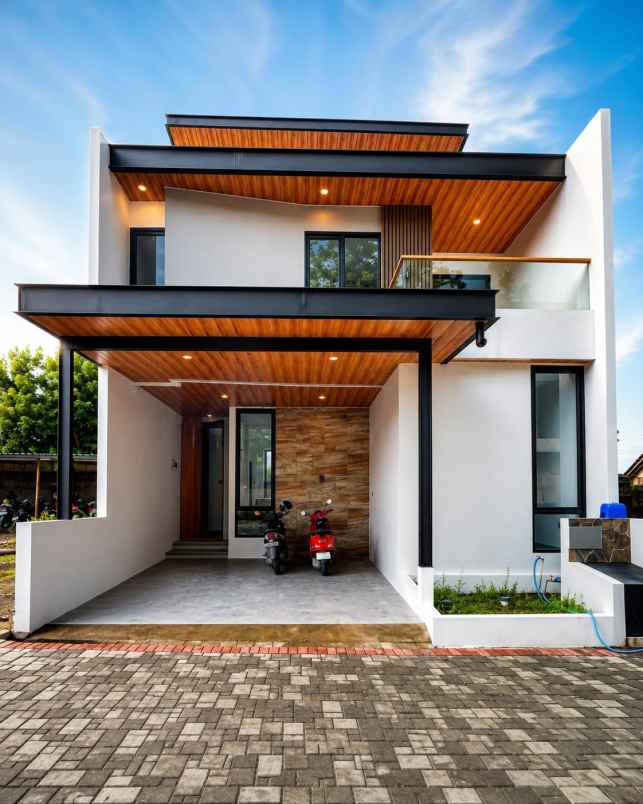 dijual rumah mewah dekat uii