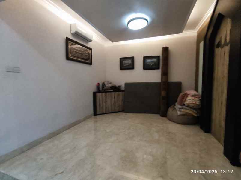 dijual rumah mewah kolam renang kota wisata cibubur