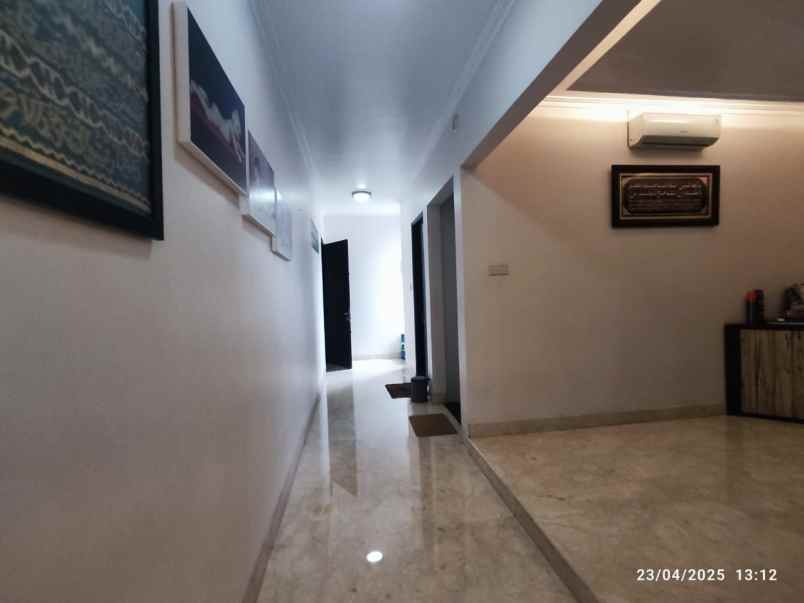 dijual rumah mewah kolam renang kota wisata cibubur