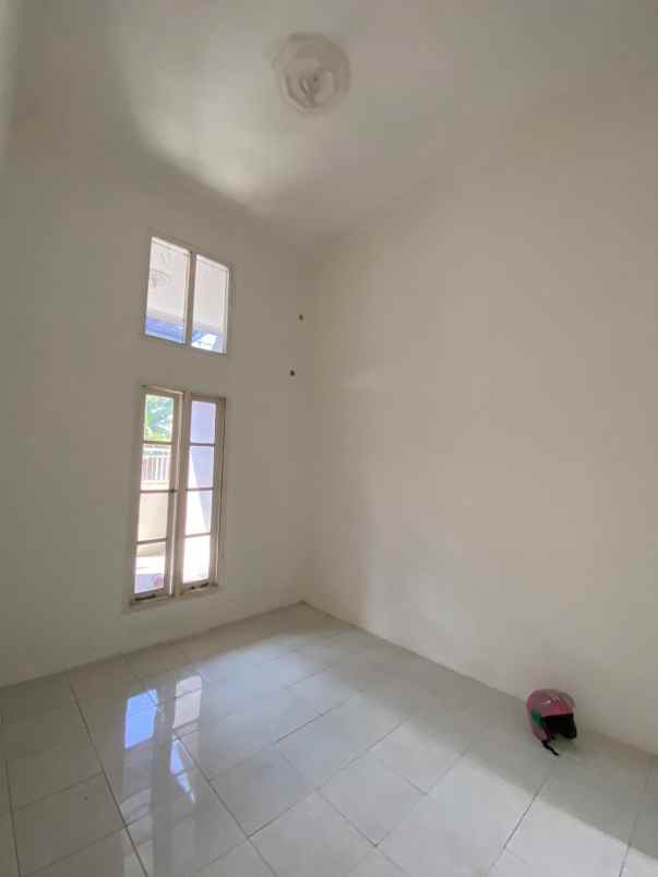 dijual rumah mulyosari