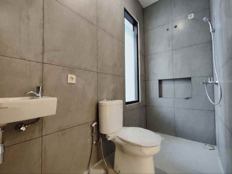 dijual rumah mulyosari