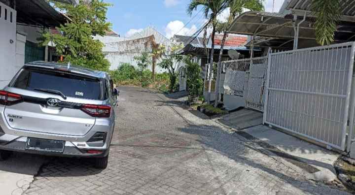 dijual rumah mulyosari prima