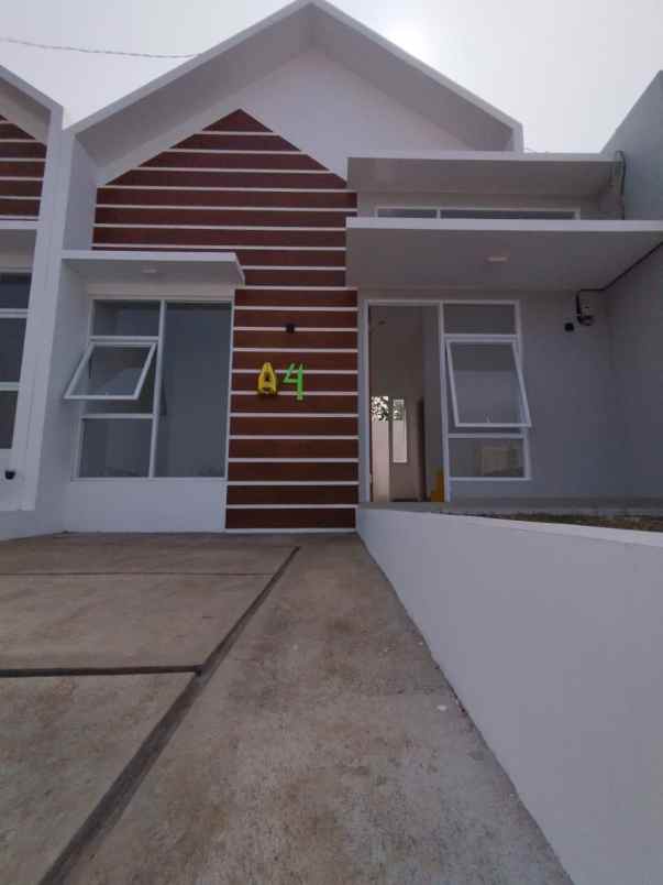 dijual rumah ngamprah