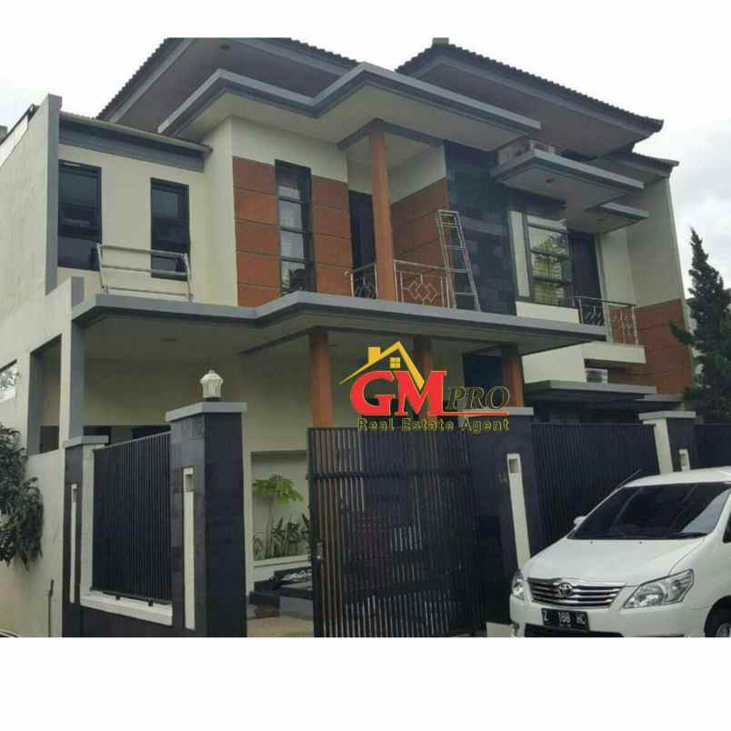 dijual rumah nyaman 2 lantai di antapani kota bandung