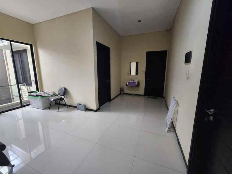 dijual rumah pakuwon city