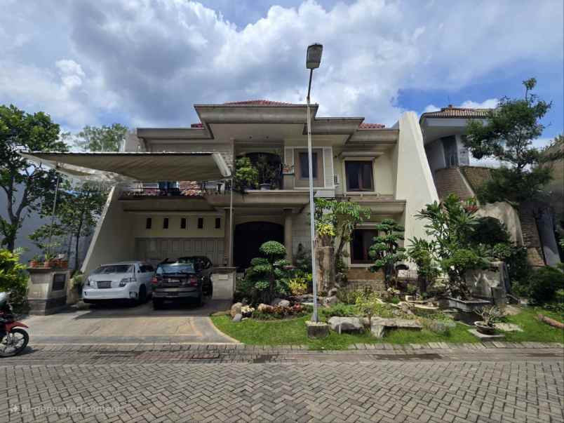 dijual rumah pakuwon city