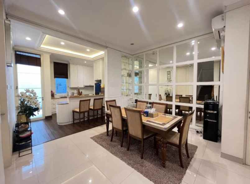 dijual rumah pakuwon city