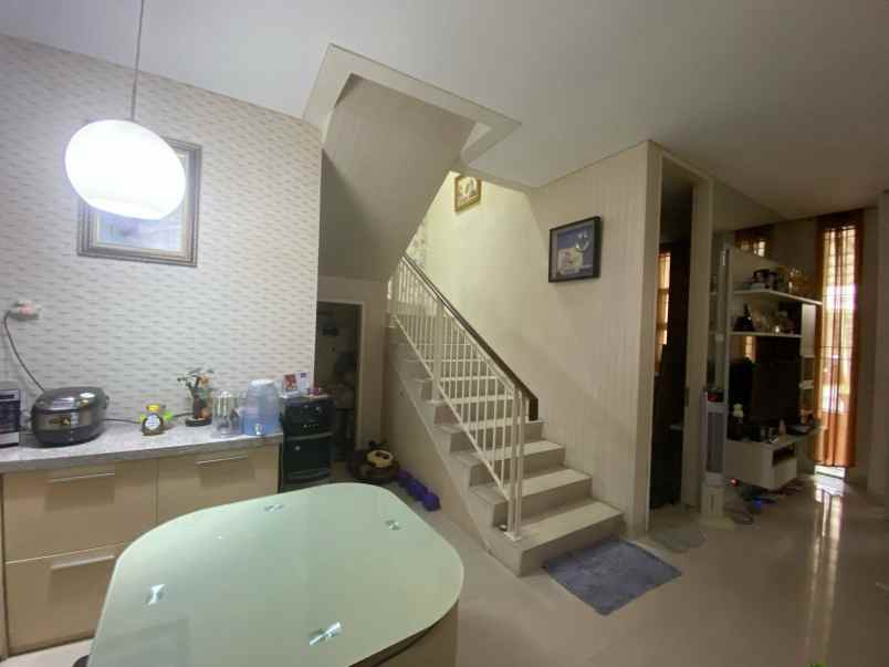 dijual rumah pakuwon city