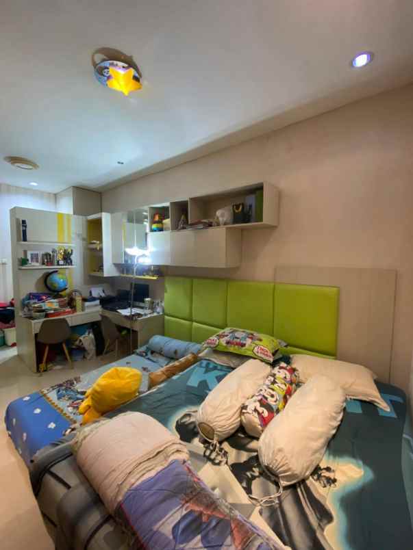 dijual rumah pakuwon city