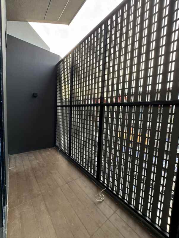 dijual rumah pakuwon city