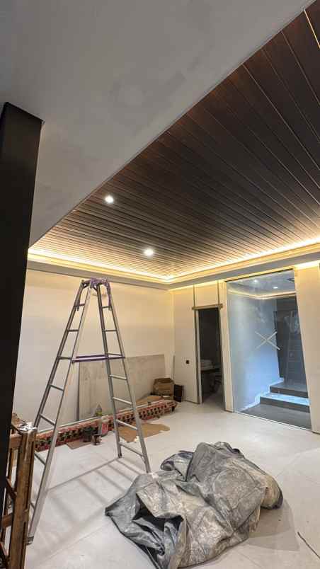 dijual rumah pakuwon city