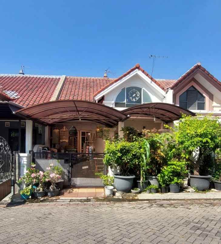 dijual rumah pakuwon city