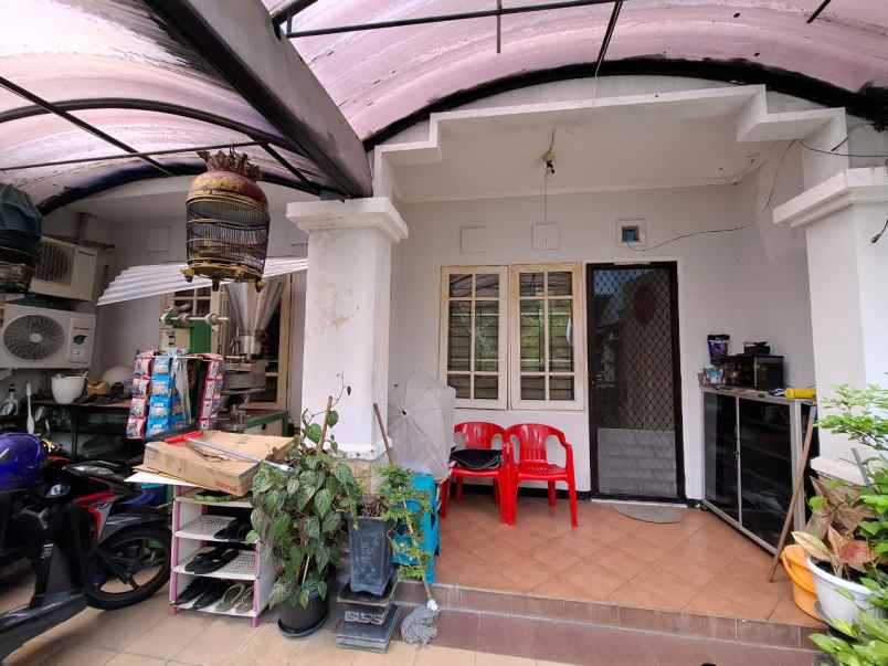 dijual rumah pakuwon city