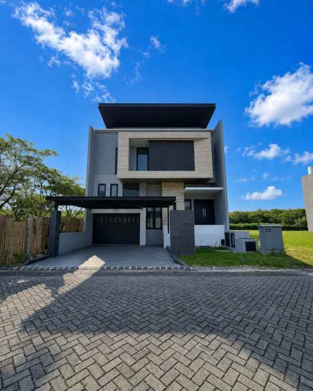 dijual rumah pakuwon city