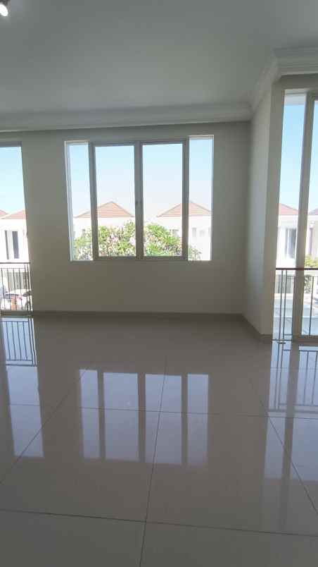 dijual rumah pakuwon city grand island