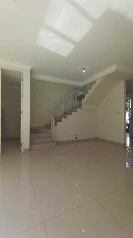 dijual rumah pakuwon city grand island