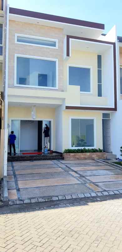 dijual rumah pakuwon city palm beach