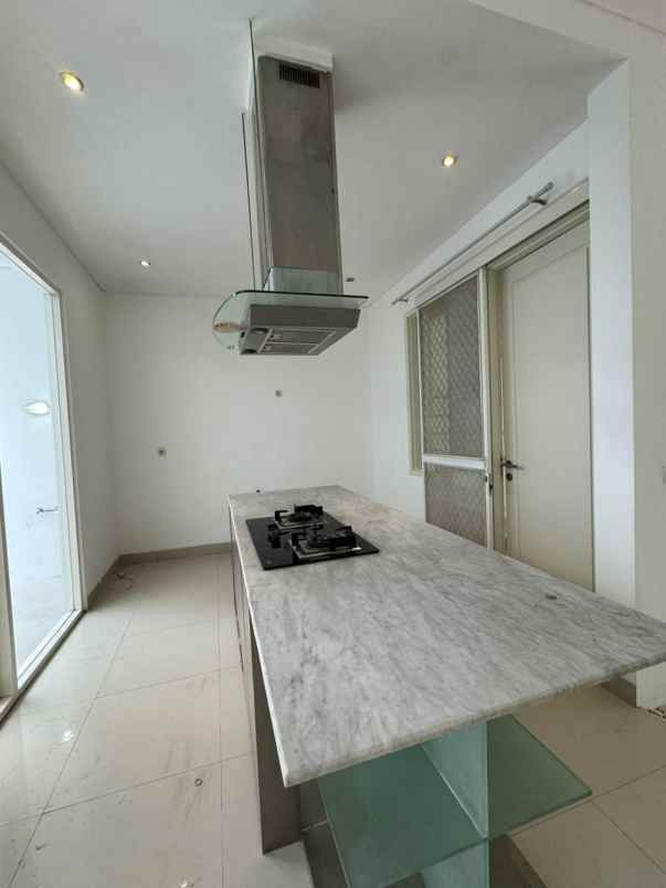 dijual rumah pakuwon city san antonio