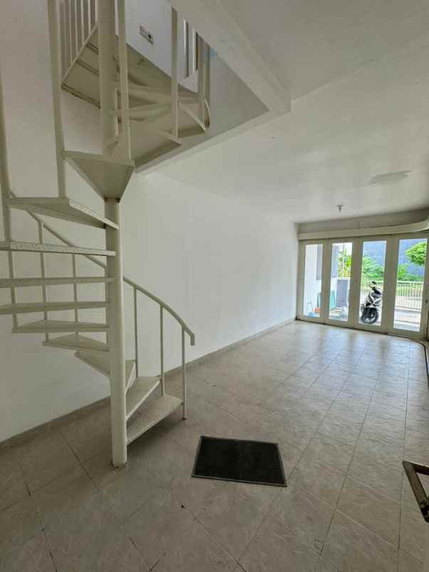 dijual rumah pakuwon city san antonio