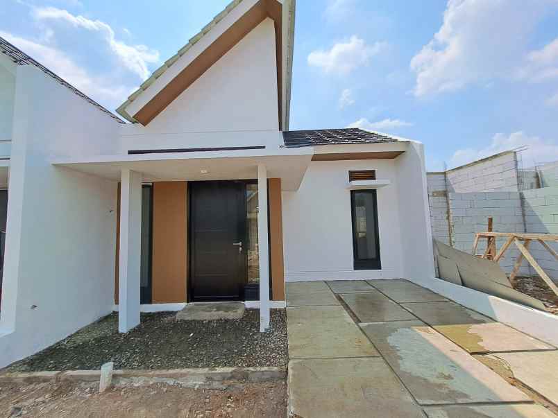 dijual rumah pertama adiwarna