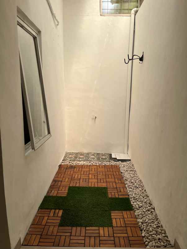 dijual rumah perum blossom