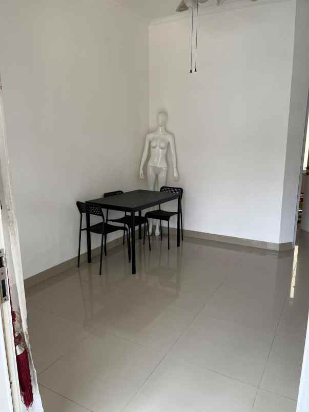 dijual rumah perum blossom