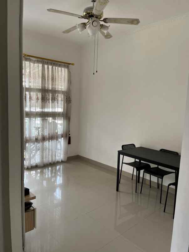 dijual rumah perum blossom