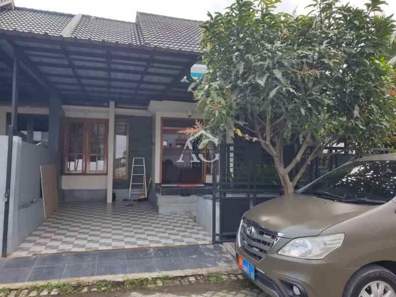 dijual rumah perum green view karangploso