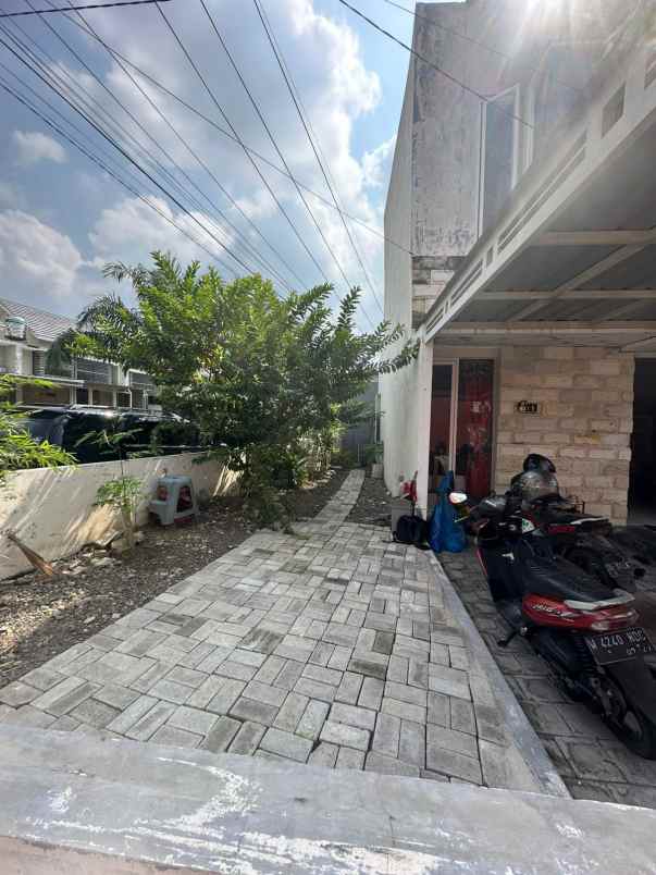 dijual rumah perumahan de naila