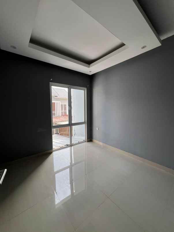 dijual rumah perumahan grand west