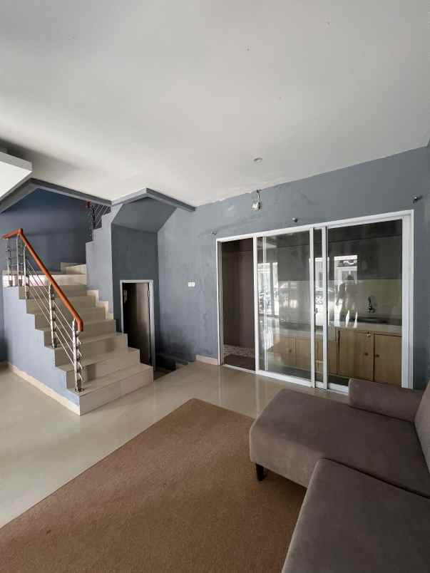 dijual rumah perumahan grand west