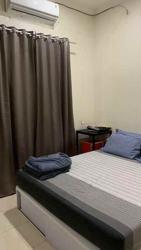 dijual rumah perumahan royal residence